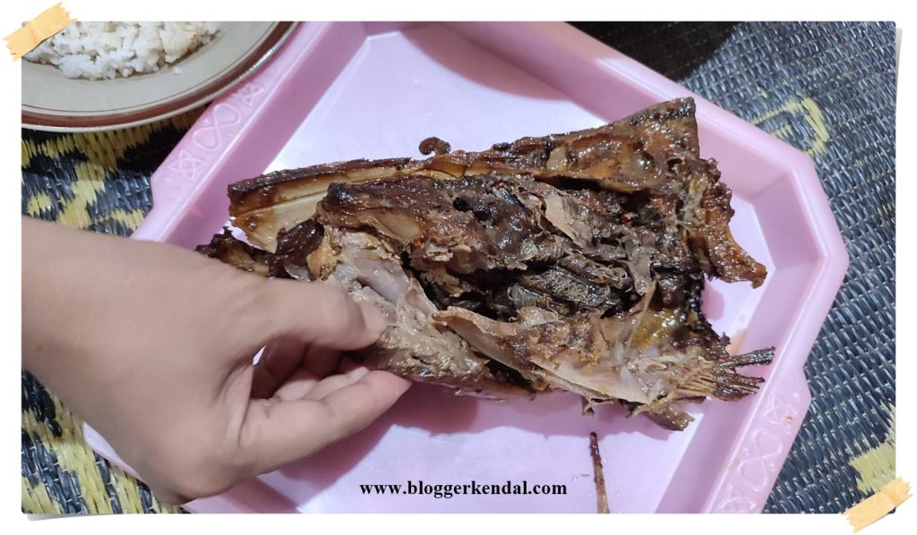 Kuliner Khas Kendal Kepala Manyung dan Belut di Jl. Tentara Pelajar